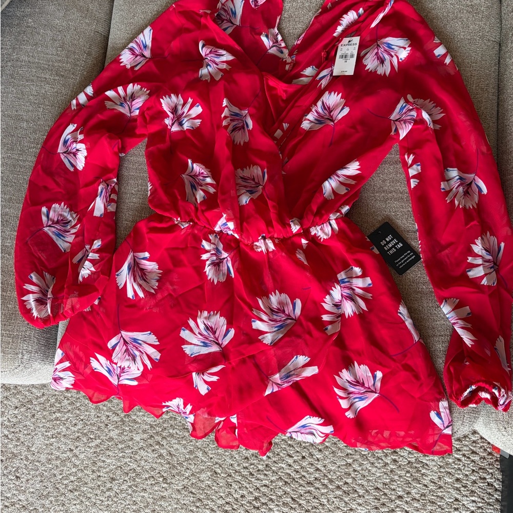 NWT Express Scarlet Floral Romper - Picture 3 of 5